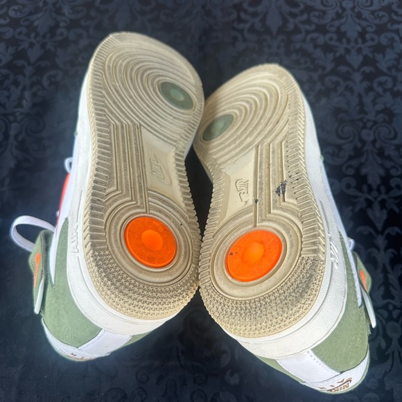 Nike Air Force 1 Mid QS
Jewel Oil Green size 10
DQ3505 100 - Picture 10 of 12